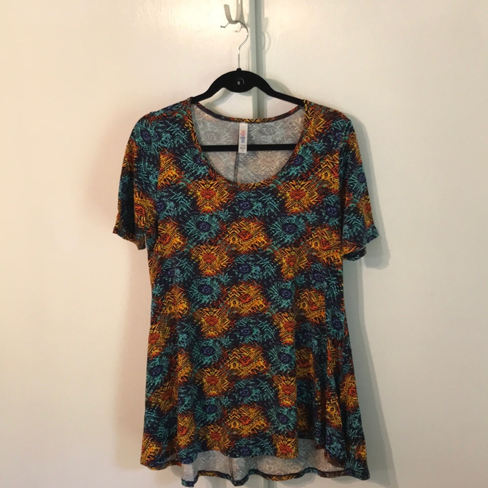 NEVER WORN LuLaRoe Perfect Tee - Size M